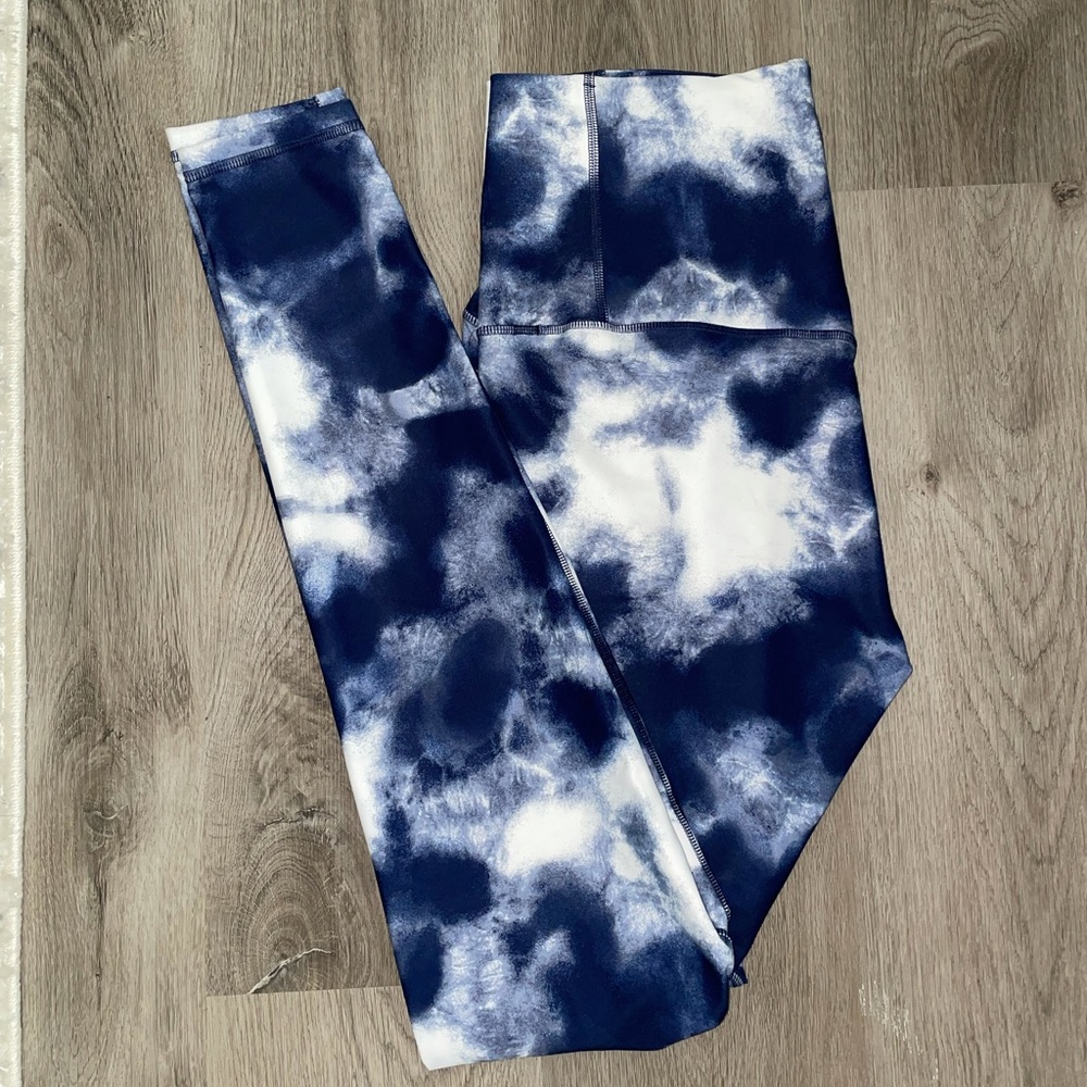 Large blue & white tie-dye Old Navy leggings